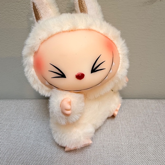 Pop Mart The Monsters - Have a Seat Labubu Sisi plush figure keychain - Picture 10 of 12